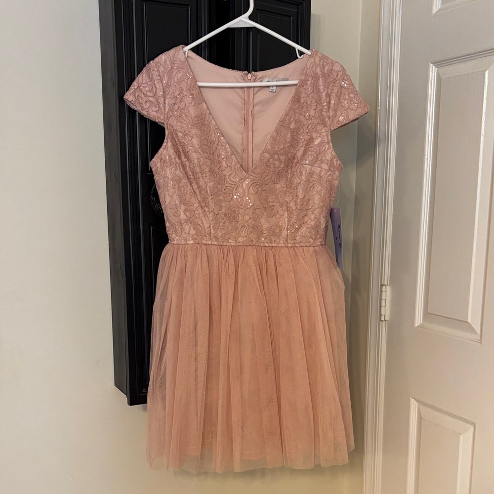 Chic Blush Lace Formal Dress